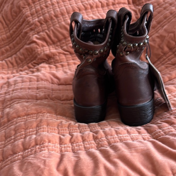 Frye Brown studded Billy Bootie Size 8 - Picture 4 of 8